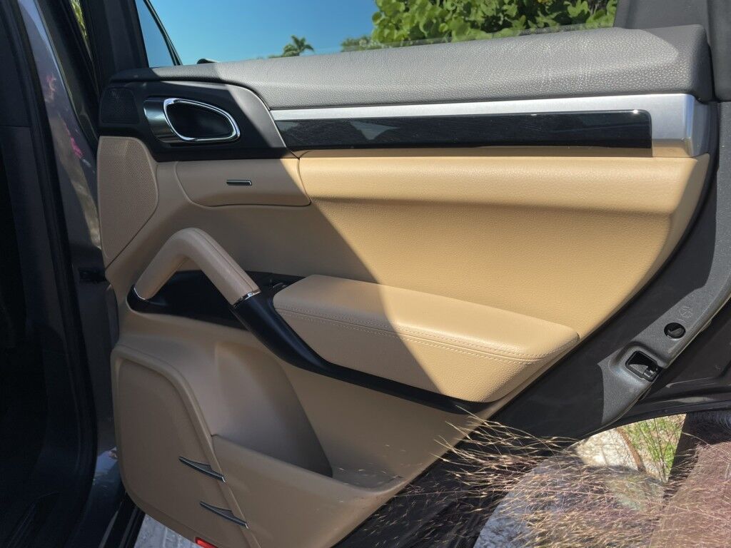 2018 Porsche Cayenne CLEAN CAR FAX~DUAL-ZONE CLIMATE CONTROL~HEATED SEATS~LEATHER TRIMMED SEATS~NAVIGATION~LIP REAR SPOILER~SPORT PACKAGE~TRAILER WIRING~VIDEO MONITOR Sarasota FL