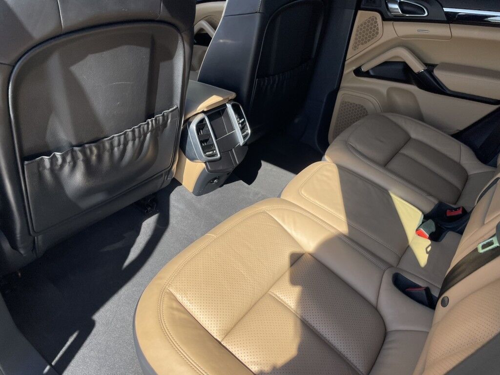 2018 Porsche Cayenne CLEAN CAR FAX~DUAL-ZONE CLIMATE CONTROL~HEATED SEATS~LEATHER TRIMMED SEATS~NAVIGATION~LIP REAR SPOILER~SPORT PACKAGE~TRAILER WIRING~VIDEO MONITOR Sarasota FL