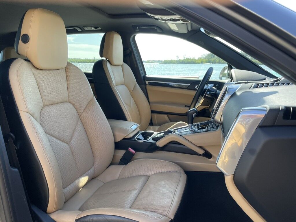 2018 Porsche Cayenne CLEAN CAR FAX~DUAL-ZONE CLIMATE CONTROL~HEATED SEATS~LEATHER TRIMMED SEATS~NAVIGATION~LIP REAR SPOILER~SPORT PACKAGE~TRAILER WIRING~VIDEO MONITOR Sarasota FL