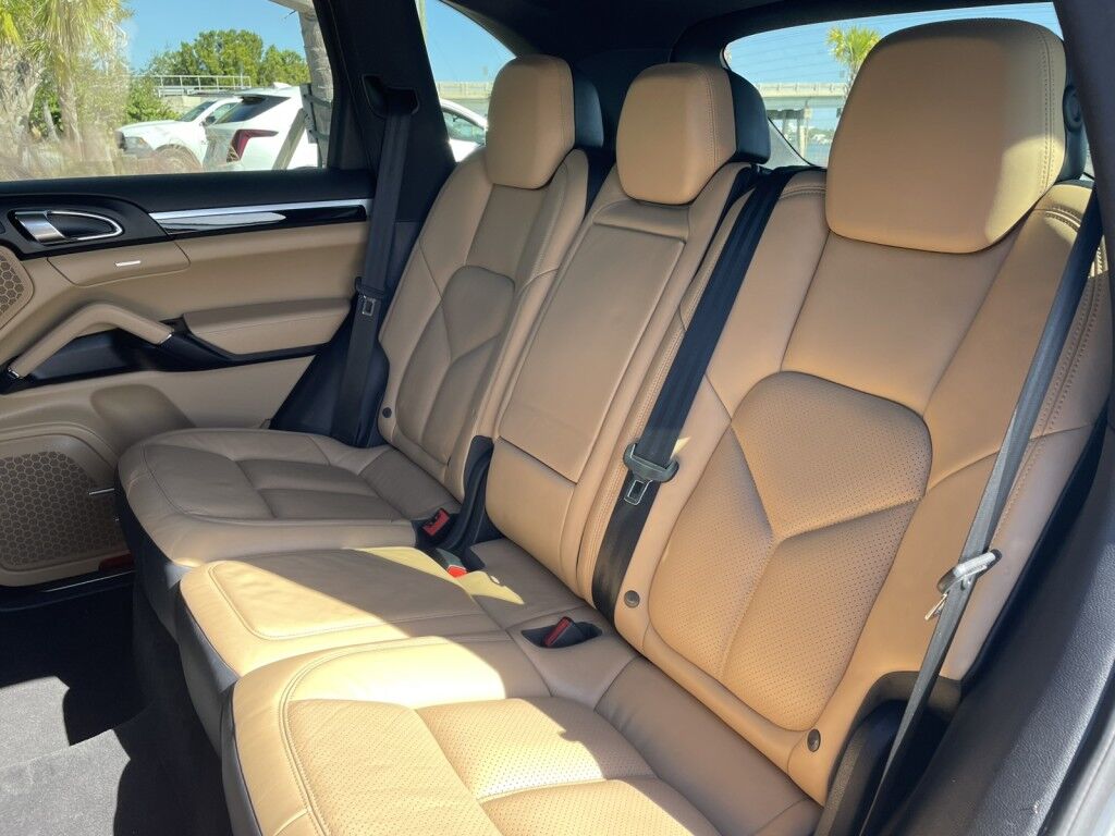 2018 Porsche Cayenne CLEAN CAR FAX~DUAL-ZONE CLIMATE CONTROL~HEATED SEATS~LEATHER TRIMMED SEATS~NAVIGATION~LIP REAR SPOILER~SPORT PACKAGE~TRAILER WIRING~VIDEO MONITOR Sarasota FL