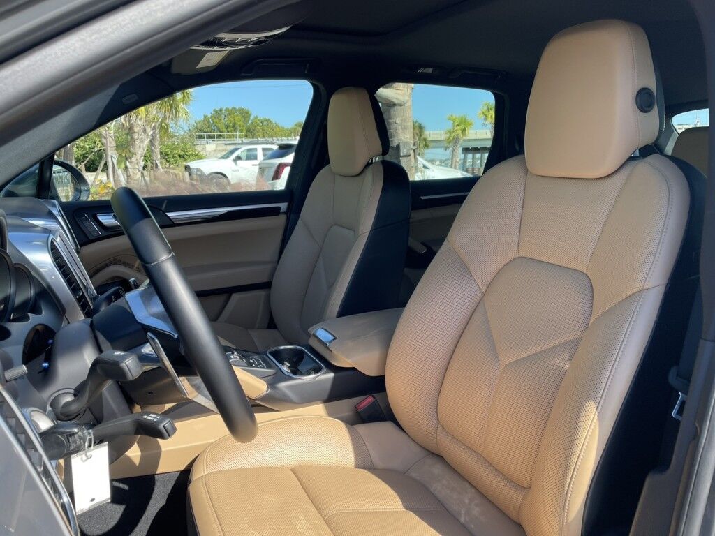 2018 Porsche Cayenne CLEAN CAR FAX~DUAL-ZONE CLIMATE CONTROL~HEATED SEATS~LEATHER TRIMMED SEATS~NAVIGATION~LIP REAR SPOILER~SPORT PACKAGE~TRAILER WIRING~VIDEO MONITOR Sarasota FL