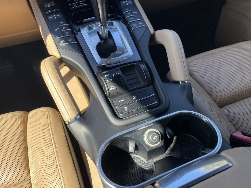 2018 Porsche Cayenne CLEAN CAR FAX~DUAL-ZONE CLIMATE CONTROL~HEATED SEATS~LEATHER TRIMMED SEATS~NAVIGATION~LIP REAR SPOILER~SPORT PACKAGE~TRAILER WIRING~VIDEO MONITOR Sarasota FL