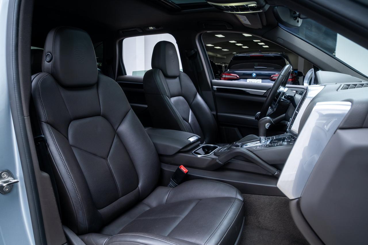 2018 Porsche Cayenne Platinum Edition Lane Change Assist / Ventilated Seats Portland OR