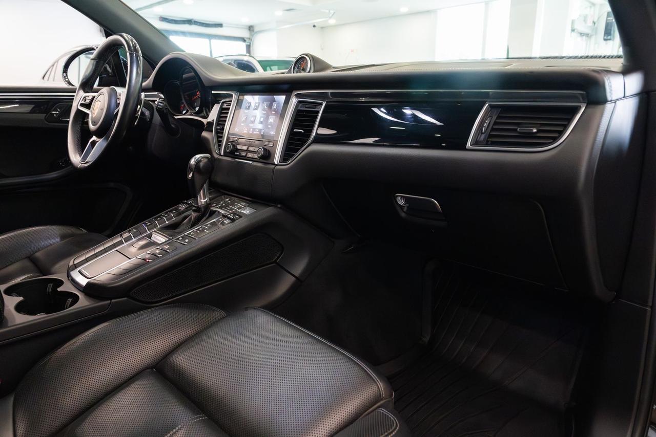 2018 Porsche Macan Base Gladstone OR