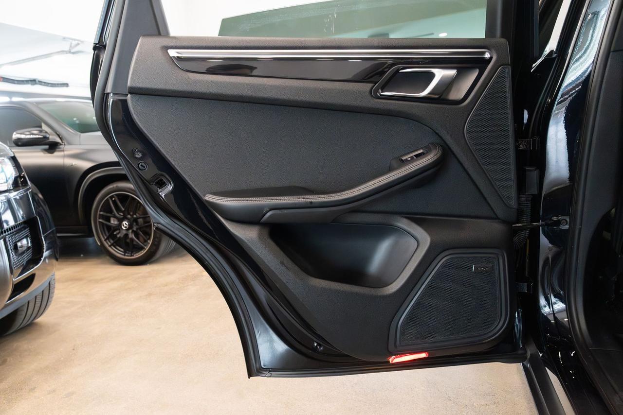 2018 Porsche Macan Base Gladstone OR