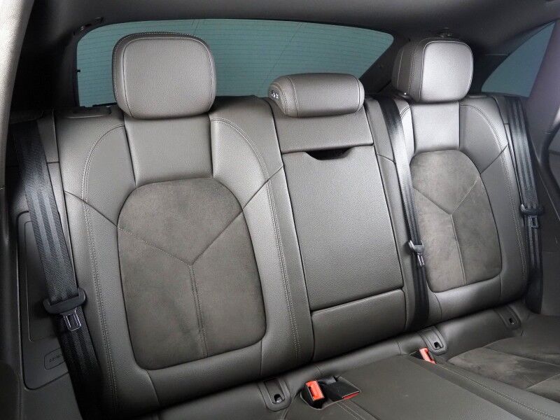 2018 Porsche Macan *PANORAMA MOONROOF, SAFETY ALERTS, BACKUP-CAMERA, COLOR TOUCHSCREEN, HEATED SEATS, KEYLESS ENTRY, POWER LIFTGATE, 18 INCH ALLOYS, BLUETOOTH PHONE & AUDIO Round Rock TX