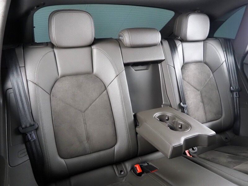 2018 Porsche Macan *PANORAMA MOONROOF, SAFETY ALERTS, BACKUP-CAMERA, COLOR TOUCHSCREEN, HEATED SEATS, KEYLESS ENTRY, POWER LIFTGATE, 18 INCH ALLOYS, BLUETOOTH PHONE & AUDIO Round Rock TX