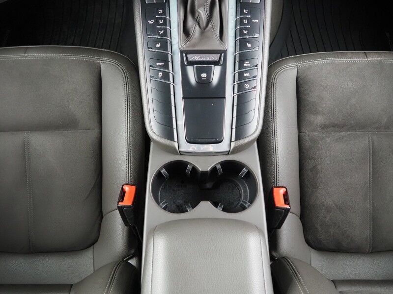 2018 Porsche Macan *PANORAMA MOONROOF, SAFETY ALERTS, BACKUP-CAMERA, COLOR TOUCHSCREEN, HEATED SEATS, KEYLESS ENTRY, POWER LIFTGATE, 18 INCH ALLOYS, BLUETOOTH PHONE & AUDIO Round Rock TX