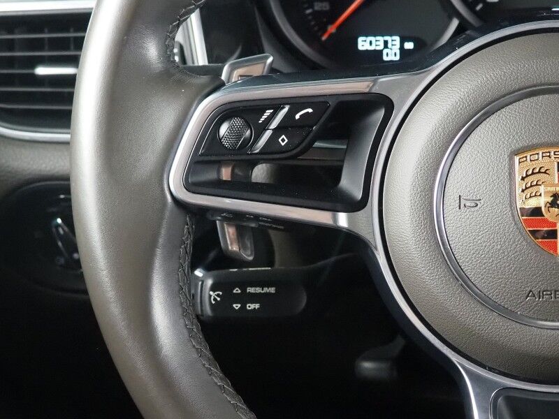 2018 Porsche Macan *PANORAMA MOONROOF, SAFETY ALERTS, BACKUP-CAMERA, COLOR TOUCHSCREEN, HEATED SEATS, KEYLESS ENTRY, POWER LIFTGATE, 18 INCH ALLOYS, BLUETOOTH PHONE & AUDIO Round Rock TX