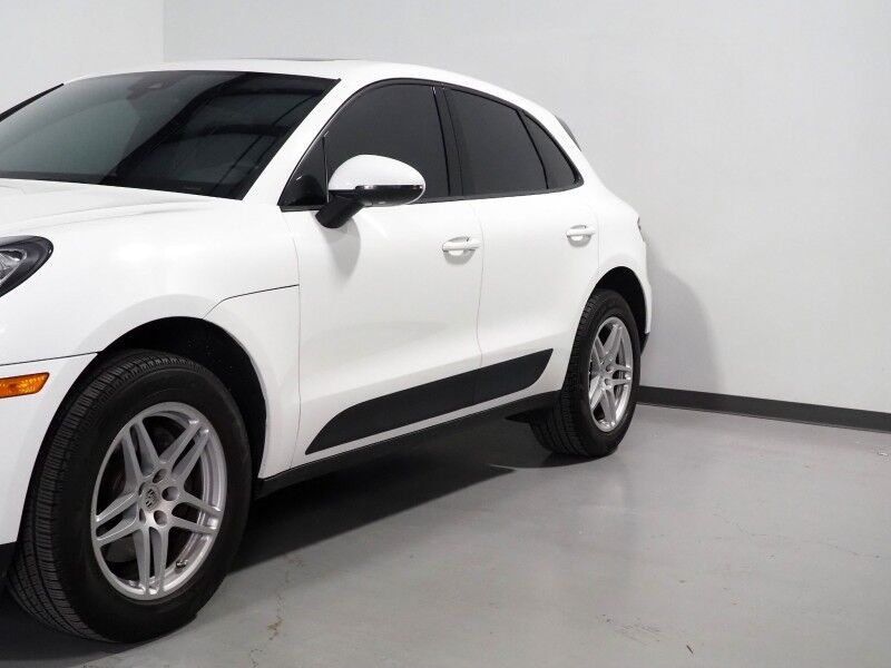 2018 Porsche Macan *PANORAMA MOONROOF, SAFETY ALERTS, BACKUP-CAMERA, COLOR TOUCHSCREEN, HEATED SEATS, KEYLESS ENTRY, POWER LIFTGATE, 18 INCH ALLOYS, BLUETOOTH PHONE & AUDIO Round Rock TX