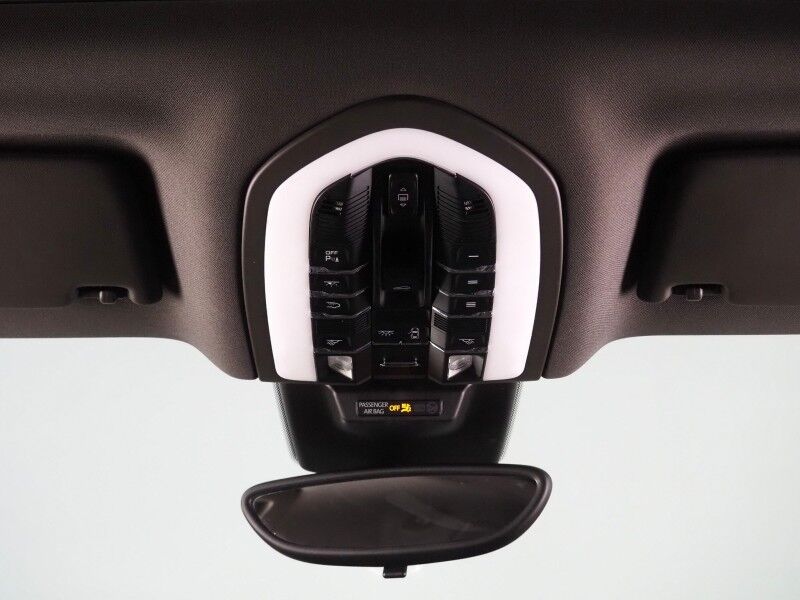 2018 Porsche Macan *PANORAMA MOONROOF, SAFETY ALERTS, BACKUP-CAMERA, COLOR TOUCHSCREEN, HEATED SEATS, KEYLESS ENTRY, POWER LIFTGATE, 18 INCH ALLOYS, BLUETOOTH PHONE & AUDIO Round Rock TX