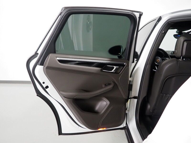 2018 Porsche Macan *PANORAMA MOONROOF, SAFETY ALERTS, BACKUP-CAMERA, COLOR TOUCHSCREEN, HEATED SEATS, KEYLESS ENTRY, POWER LIFTGATE, 18 INCH ALLOYS, BLUETOOTH PHONE & AUDIO Round Rock TX