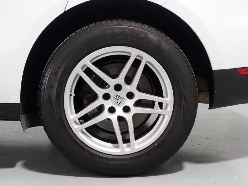 2018 Porsche Macan *PANORAMA MOONROOF, SAFETY ALERTS, BACKUP-CAMERA, COLOR TOUCHSCREEN, HEATED SEATS, KEYLESS ENTRY, POWER LIFTGATE, 18 INCH ALLOYS, BLUETOOTH PHONE & AUDIO Round Rock TX