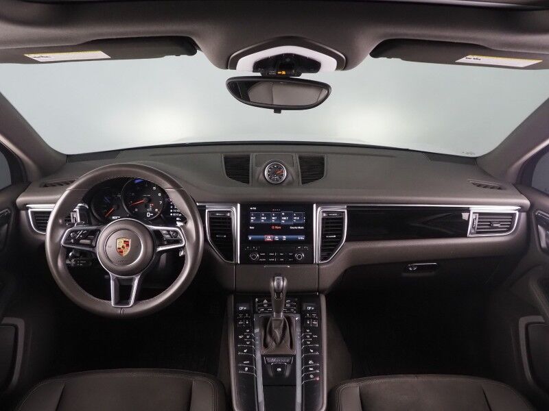 2018 Porsche Macan *PANORAMA MOONROOF, SAFETY ALERTS, BACKUP-CAMERA, COLOR TOUCHSCREEN, HEATED SEATS, KEYLESS ENTRY, POWER LIFTGATE, 18 INCH ALLOYS, BLUETOOTH PHONE & AUDIO