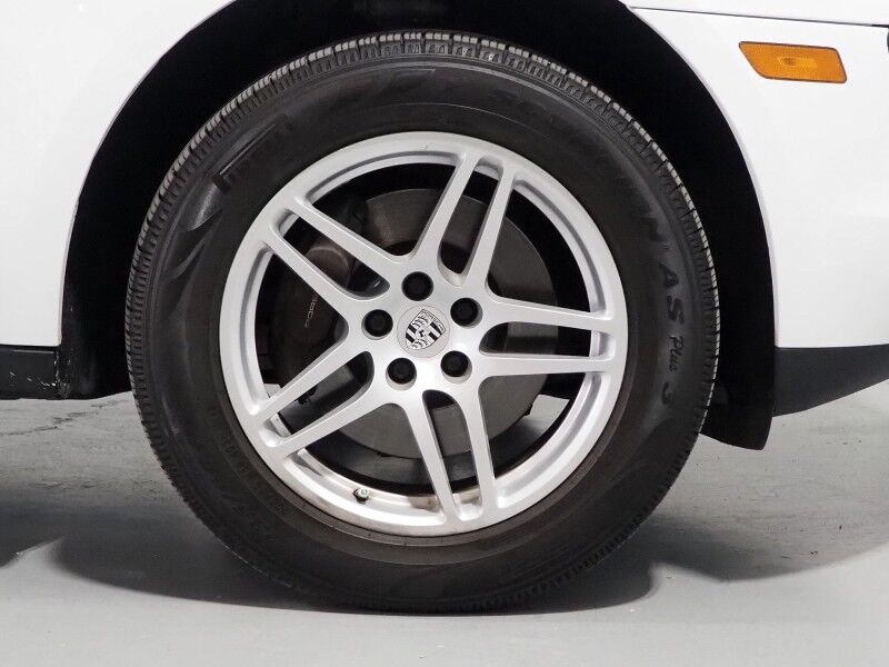 2018 Porsche Macan *PANORAMA MOONROOF, SAFETY ALERTS, BACKUP-CAMERA, COLOR TOUCHSCREEN, HEATED SEATS, KEYLESS ENTRY, POWER LIFTGATE, 18 INCH ALLOYS, BLUETOOTH PHONE & AUDIO Round Rock TX