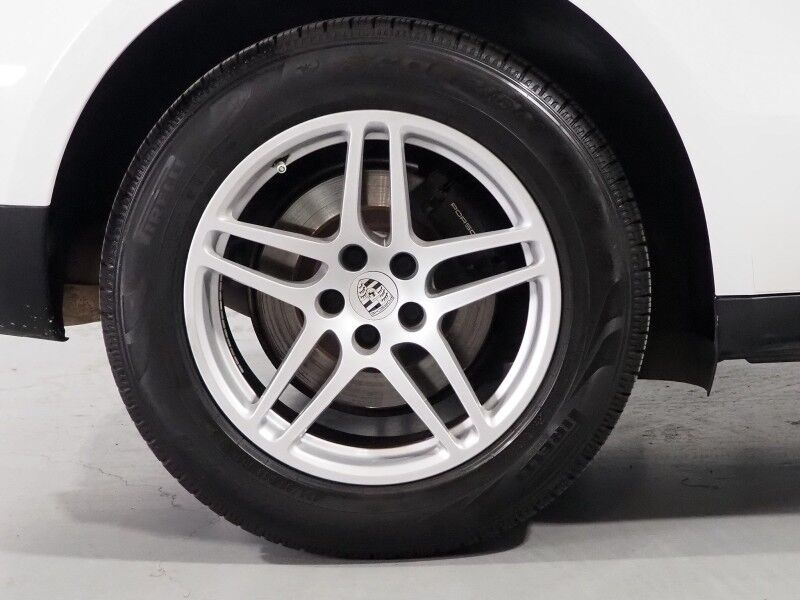 2018 Porsche Macan *PANORAMA MOONROOF, SAFETY ALERTS, BACKUP-CAMERA, COLOR TOUCHSCREEN, HEATED SEATS, KEYLESS ENTRY, POWER LIFTGATE, 18 INCH ALLOYS, BLUETOOTH PHONE & AUDIO Round Rock TX