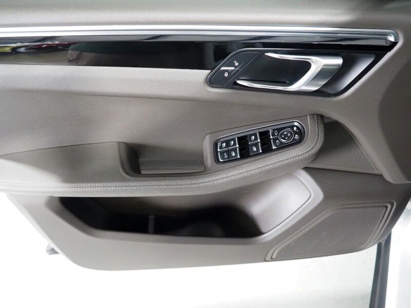 2018 Porsche Macan *PANORAMA MOONROOF, SAFETY ALERTS, BACKUP-CAMERA, COLOR TOUCHSCREEN, HEATED SEATS, KEYLESS ENTRY, POWER LIFTGATE, 18 INCH ALLOYS, BLUETOOTH PHONE & AUDIO Round Rock TX