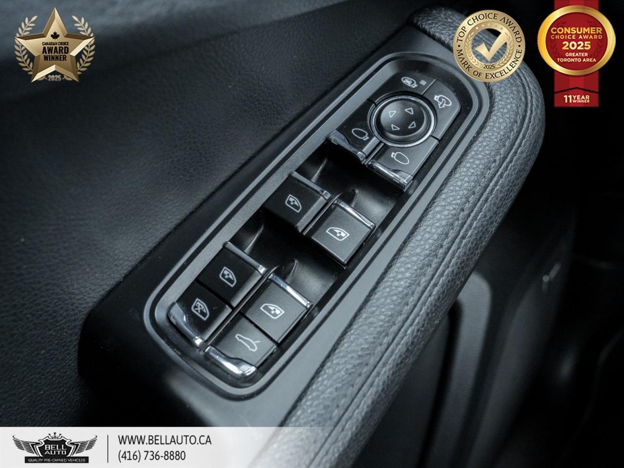 2018 Porsche Macan PANORAMIC ROOF | BACKUP CAMERA | POWER AND HEATED SEAT | AWD | CD PLAYER | LOW KMS Toronto ON