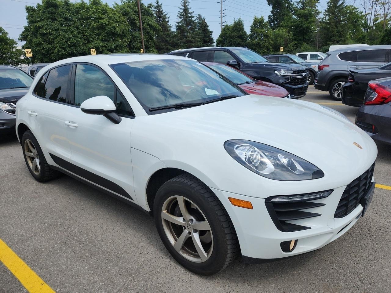 2018 Porsche Macan PANORAMIC ROOF | BACKUP CAMERA | POWER AND HEATED SEAT | AWD | CD PLAYER | LOW KMS Toronto ON