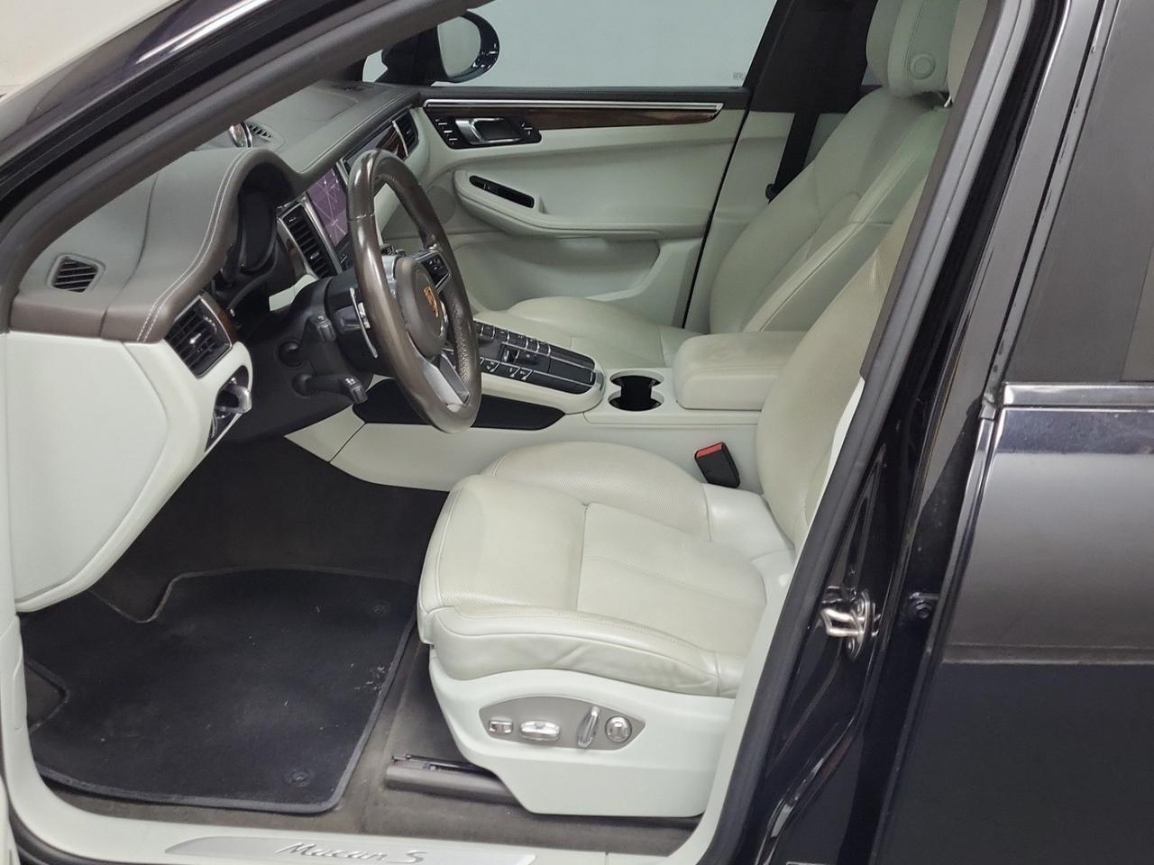 2018 Porsche Macan S | PANORAMIC ROOF | POWER AND MEMORY SEATS | NAVI | BACKUPCAM | WOODTRIM Toronto ON
