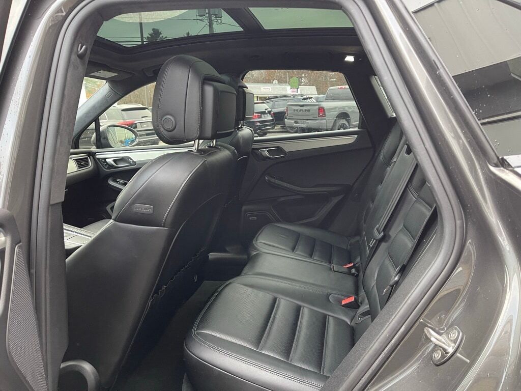 2018 Porsche Macan Turbo Orange MA