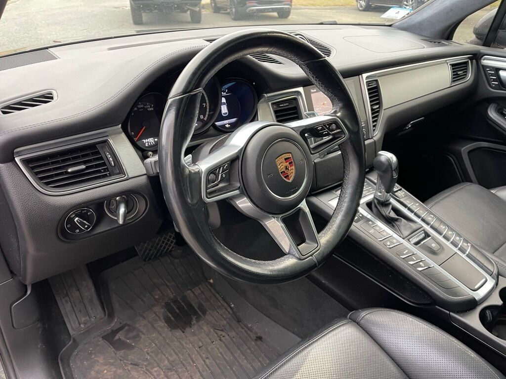 2018 Porsche Macan Turbo Orange MA