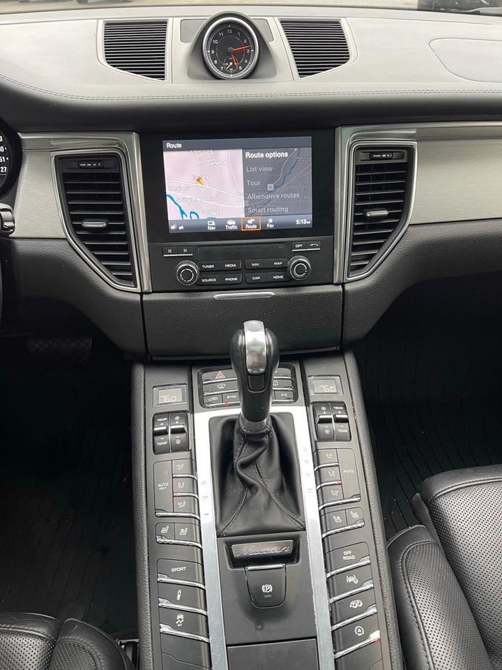 2018 Porsche Macan Turbo Orange MA