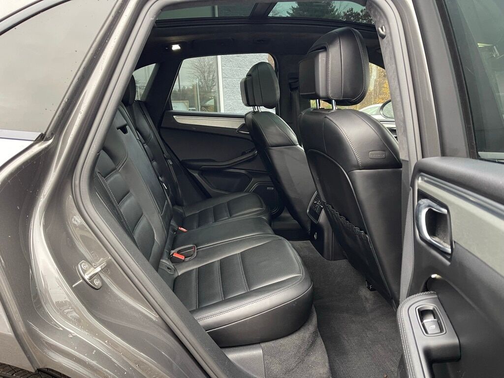 2018 Porsche Macan Turbo Orange MA