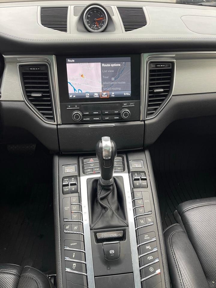 2018 Porsche Macan Turbo Orange MA