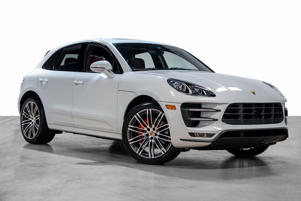 2018 Porsche Macan Turbo photo 2