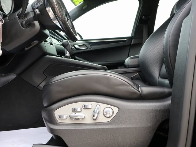 2018 Porsche Macan Turbo Oshkosh WI