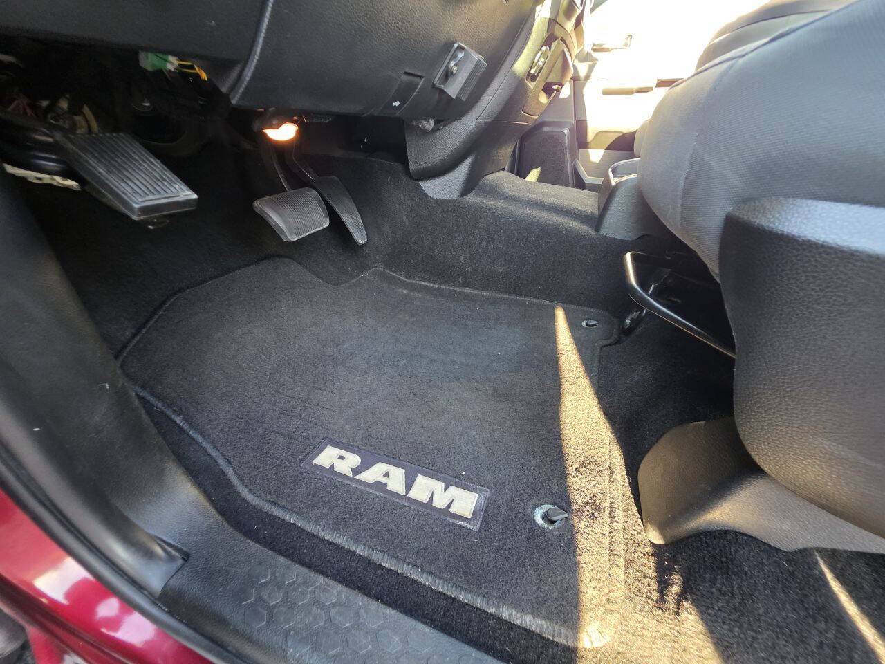 2018 RAM 1500 SLT 4x4 4dr Crew Cab 6.3 ft. SB Pickup Eldridge IA