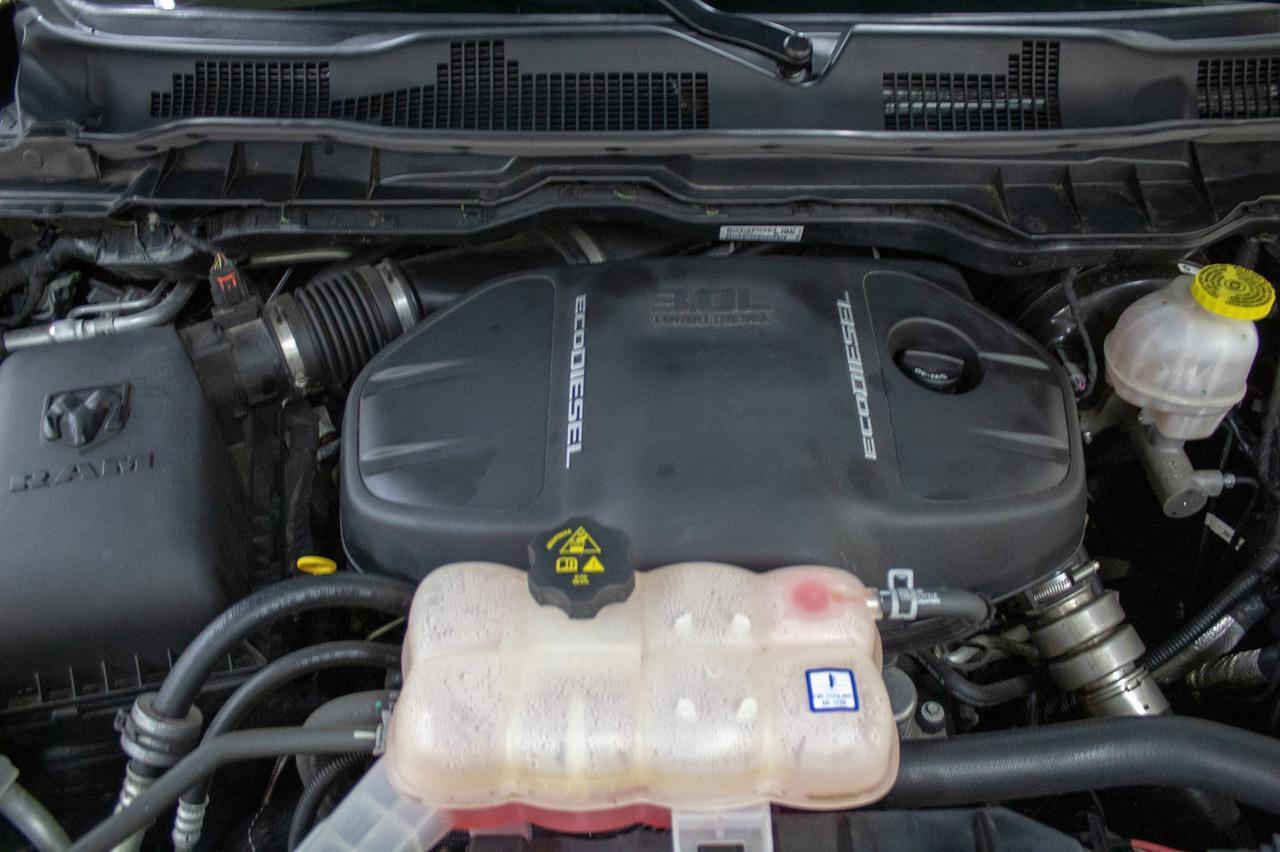 2018 Ram 1500 4x4 Crew Cab Big Horn Leather Roof Nav Diesel Red Deer AB