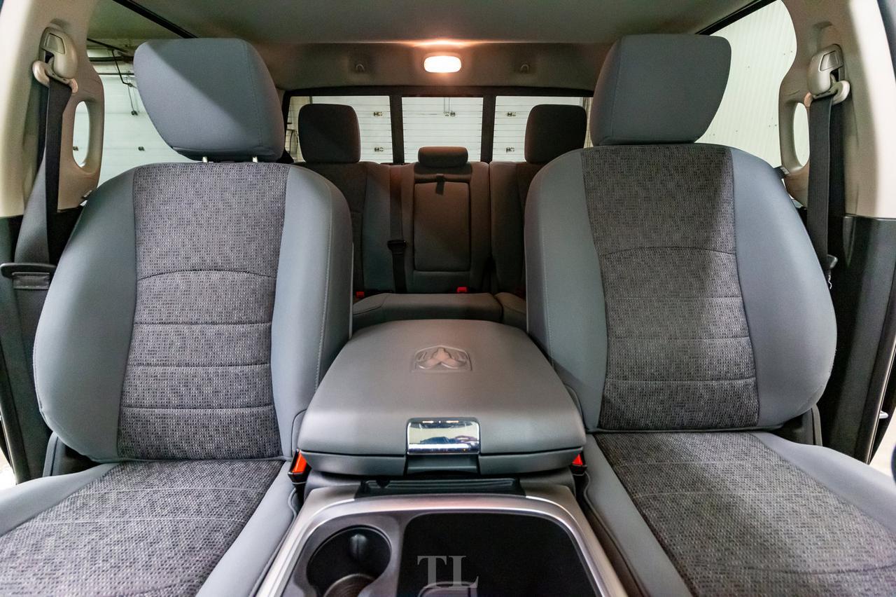 2018 Ram 1500 4x4 Crew Cab SLT Nav Roof BCam Red Deer AB