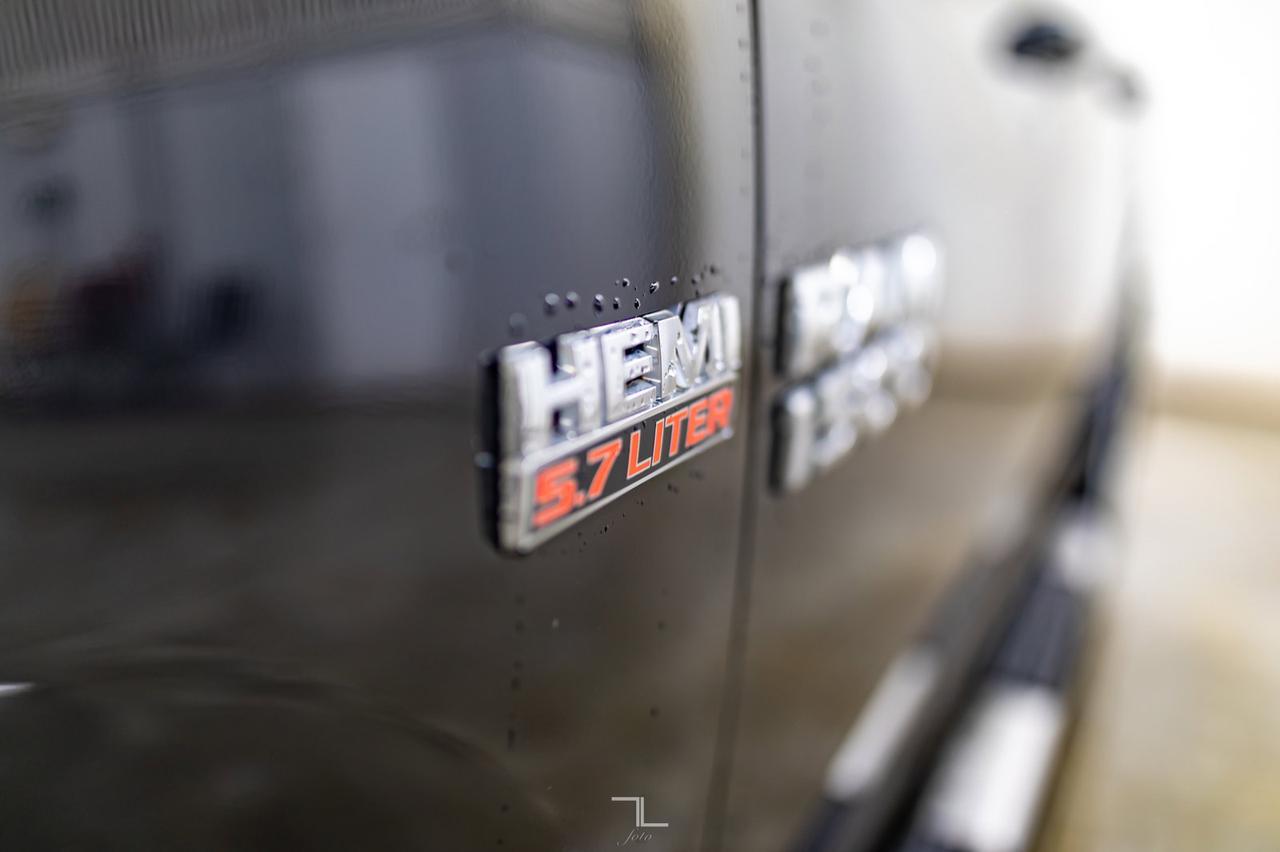 2018 Ram 1500 4x4 Crew Cab SXT HEMI Red Deer AB