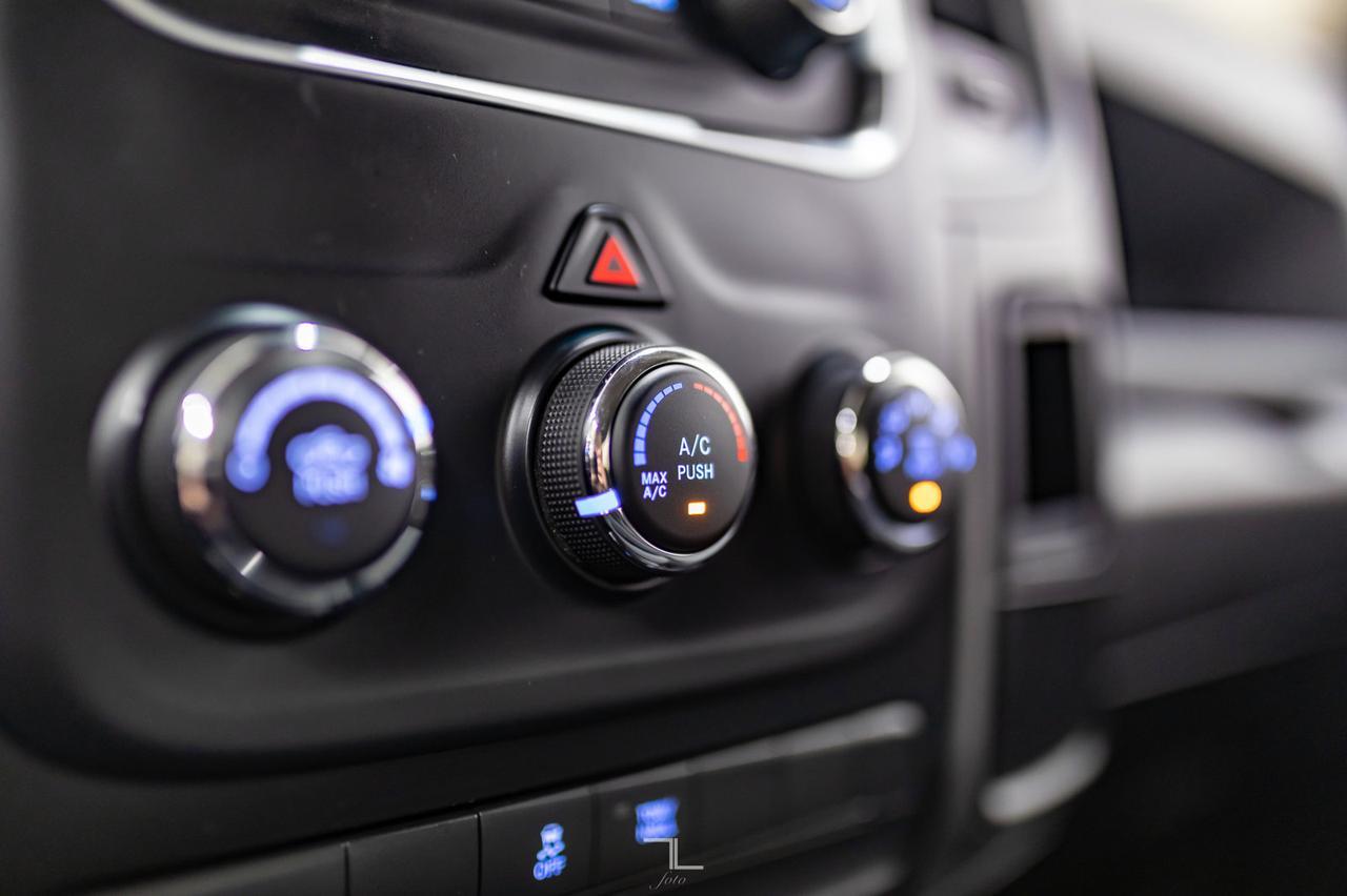 2018 Ram 1500 4x4 Crew Cab SXT HEMI Red Deer AB