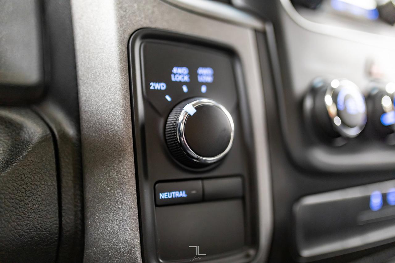 2018 Ram 1500 4x4 Crew Cab SXT HEMI Red Deer AB