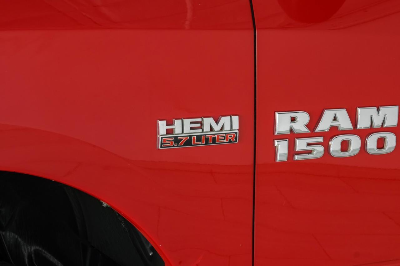 2018 Ram 1500 EXPRESS QUAD CAB 5.7L HEMI AUTOMATIC REAR CAMERA BLUETOOTH TOW HITCH ALLOY WHEELS Carrollton TX