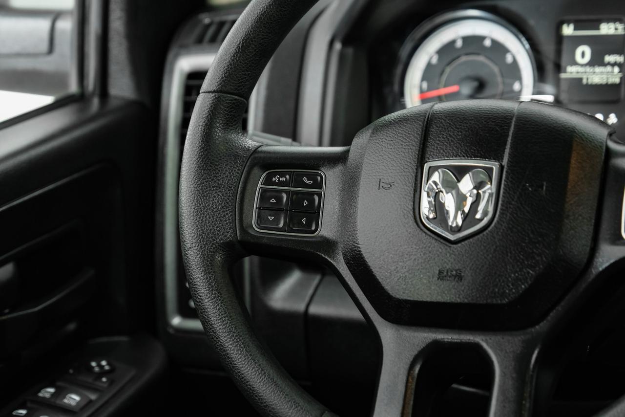 2018 Ram 1500 EXPRESS QUAD CAB 5.7L HEMI AUTOMATIC REAR CAMERA BLUETOOTH TOW HITCH ALLOY WHEELS Carrollton TX