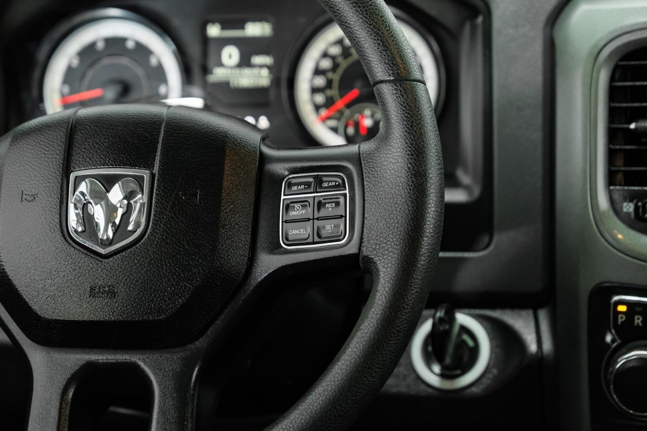 2018 Ram 1500 EXPRESS QUAD CAB 5.7L HEMI AUTOMATIC REAR CAMERA BLUETOOTH TOW HITCH ALLOY WHEELS Carrollton TX