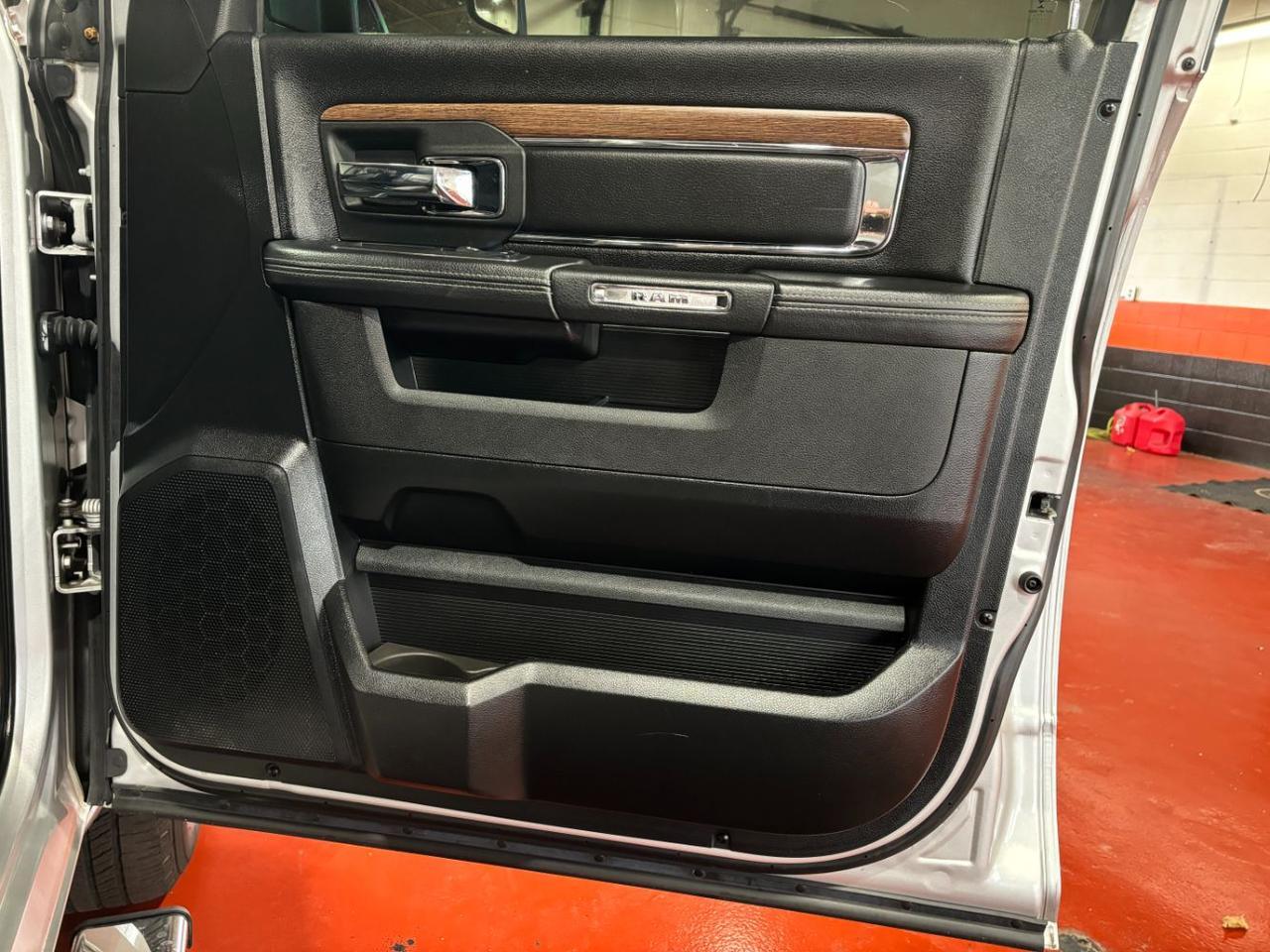 2018 Ram 1500 Laramie Crew Cab 4x4 5&apos;7 Box Franklin OH