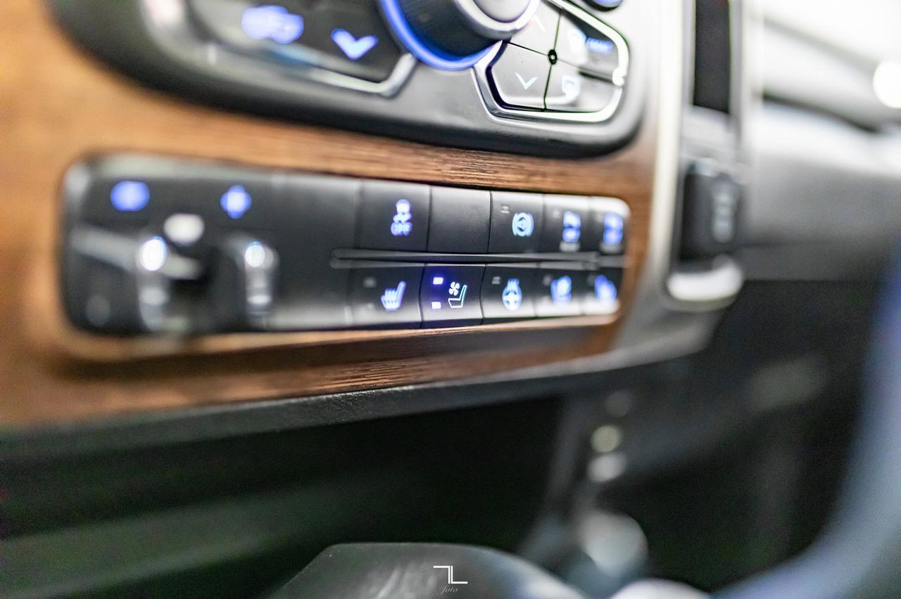 2018 Ram 2500 4x4 Crew Cab Laramie Diesel Manual Leather Roof Nav Red Deer AB