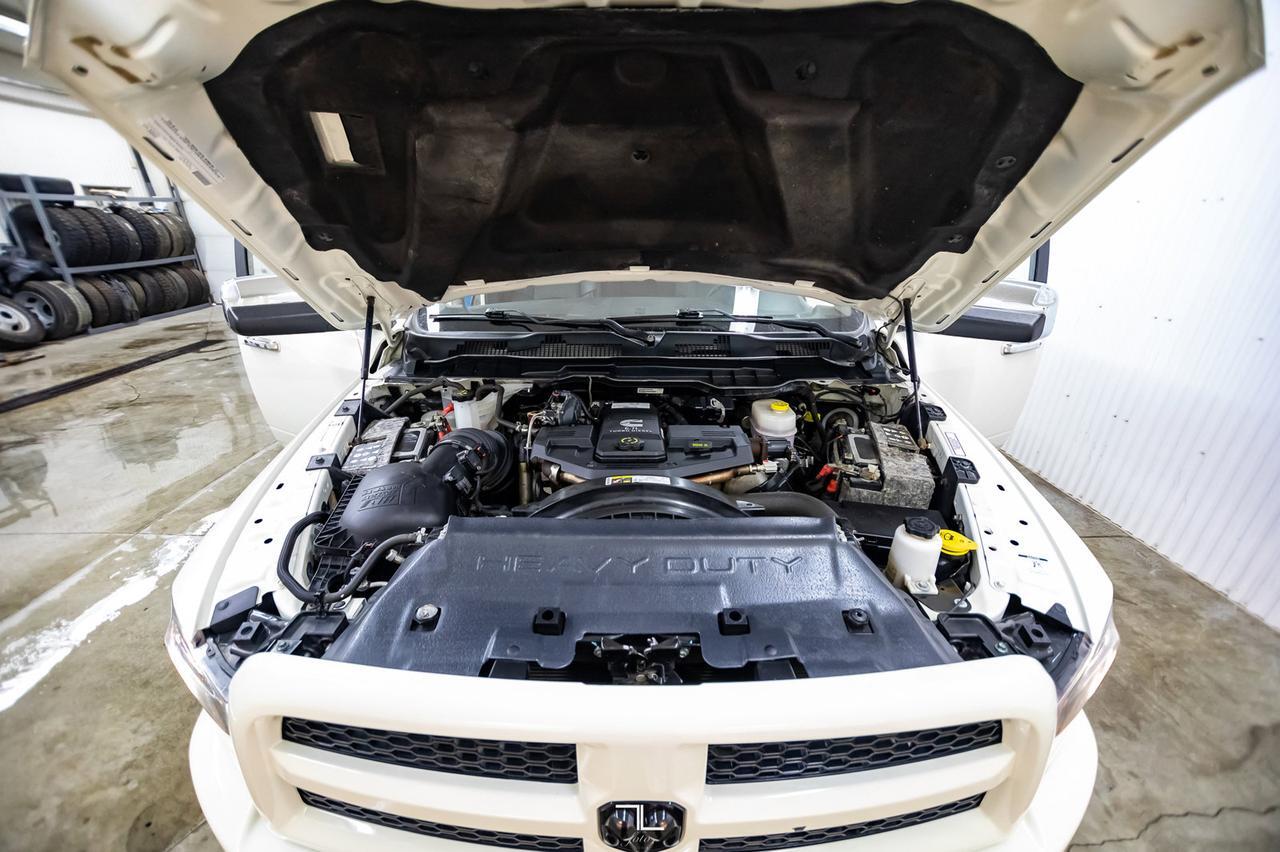 2018 Ram 2500 4x4 Crew Cab Laramie Diesel Manual Leather Roof Nav Red Deer AB