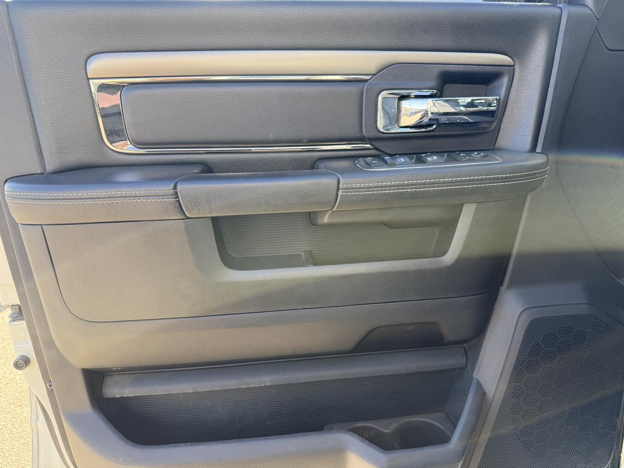 2018 Ram 2500 Laramie Crew Cab 4x4 | Cummins Diesel | Leather Heated Vented Seats | NAV | Power Sunroof Redwater AB