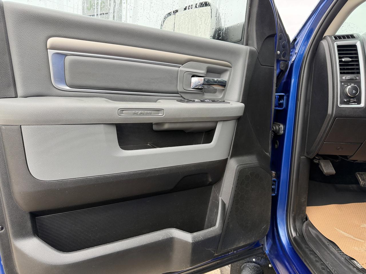 2018 Ram 2500 SLT Crew Cab 4x4 | Low KMs | V8 HEMI | NAV | Heated Seats | Remote Start | Backup Camera | Bluetooth Redwater AB