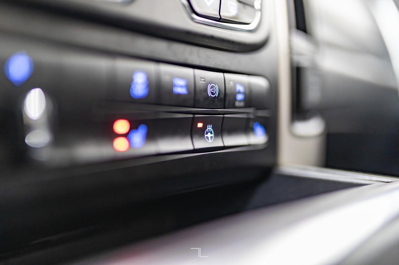 2018 Ram 3500 4x4 Crew Cab SLT Diesel Roof BCam Red Deer AB