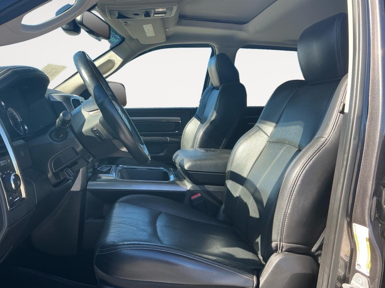 2018 Ram 3500 Laramie, HEATED/VENTILATED SEATS, HEATED REAR SEATS, TONNEAU COVER, APPLE CARPLAY/ANDROID AUTO, BACKUP CAMERA, POWER FOLDING MIRRIRS, HEATED REAR SEATS, SUNROOF, TOW PACKAGE, RUNNING BOARDS, TOW HOOKS, BED LINER, POWER SLIDING REAR WINDOW, CLEAN CARF