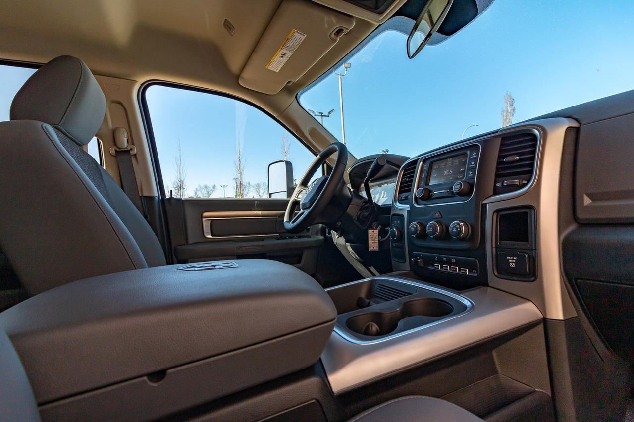 2018 Ram 5500 4x4 Crew Cab SLT Mechanic Box Diesel Aisin Red Deer AB