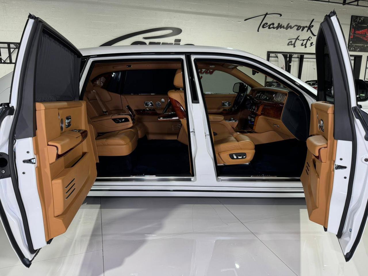 2018 Rolls-Royce Phantom Extended Wheelbase Bespoke audio, Bespoke Gallery, shooting star headliner AND MUCH MORE!!! Fort Lauderdale FL