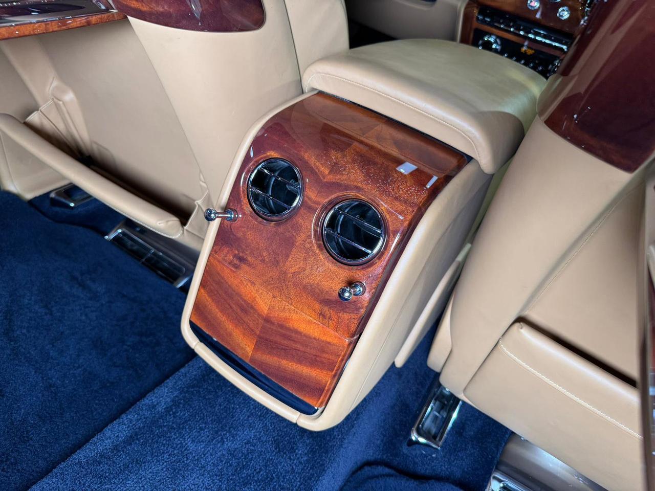 2018 Rolls-Royce Phantom Extended Wheelbase Bespoke audio, Bespoke Gallery, shooting star headliner AND MUCH MORE!!! Fort Lauderdale FL
